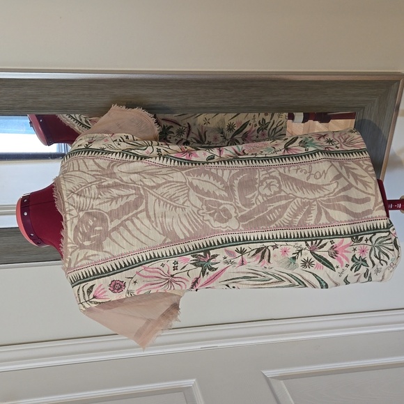 Ladies top - Picture 2 of 8